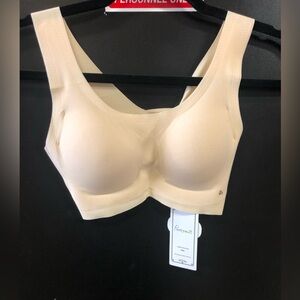 💟 NWT Pretty Well seamless bra. Size Small. Very Nice feel to this bra.